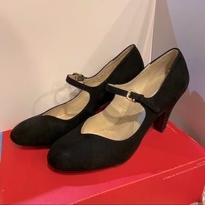 BLACK MARY JANE HEELS